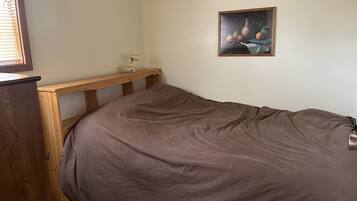 3 bedrooms, bed sheets