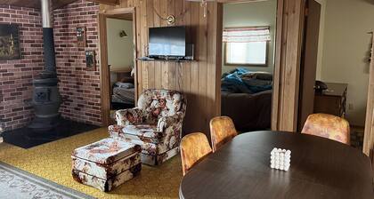 Cozy 3 bedroom cabin on pine lake