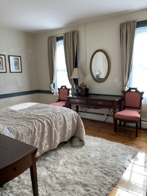 3 makuuhuonetta, työpöytä, silitysrauta/-lauta, ilmainen Wi-Fi