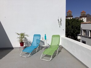 Property grounds - Penthouse between sea and mountains (CN)