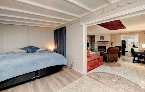 1 bedroom, desk, free WiFi, bed sheets