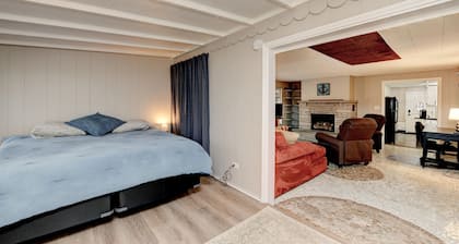 A Couple's Urban Get-A-Way Bungalow Under The Pines