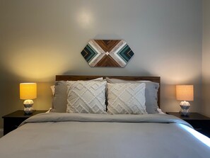 2 bedrooms, desk, WiFi, bed sheets