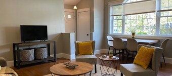 Beautiful 2 BR home, quiet, minutes from downtown