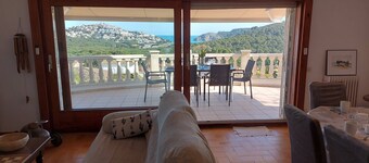 Spacious villa with stunning sea views