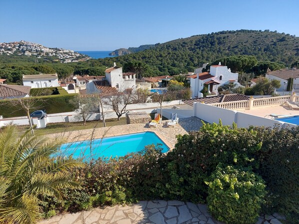 Outdoor pool - Spacious villa with stunning sea views (L'Escala)