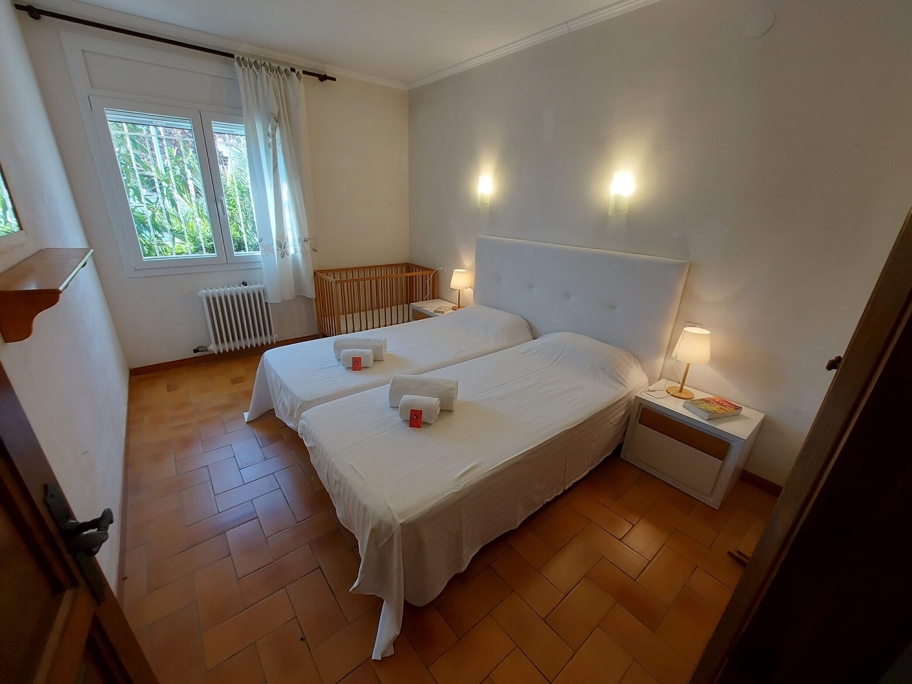 4 dormitorios, cuna de viaje, wifi gratis y ropa de cama