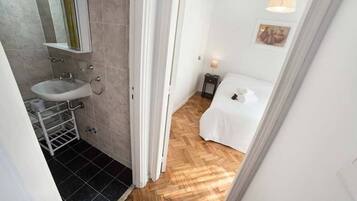 Doccia, asciugacapelli, bidet, asciugamani