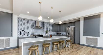 Artistic + FastWi-Fi + Parking + Pets + EV Charging!