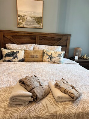 2 bedrooms, in-room safe, desk, iron/ironing board