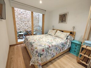 1 camera, ferro/asse da stiro