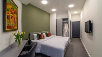 Chambre Confort Double ou avec lits jumeaux | Matelas mémoire de forme, minibar, bureau