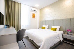 Comfort Double or Twin Room | Memory foam beds, minibar, desk, laptop workspace