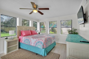 4 bedrooms, desk, iron/ironing board, free WiFi