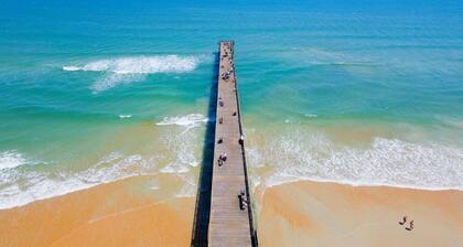 Relaxing HEATED Pool Apt ~ Night of Lights & Beach