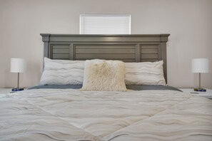 1 bedroom, desk, iron/ironing board, free WiFi - Relaxing HEATED Pool Apt ~ Night of Lights & Beach (St. Augustine)