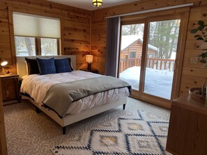 4 bedrooms, desk, free WiFi, bed sheets - Clear Lake Cabin & Sandy Beach close to Tomahawk (Tomahawk)