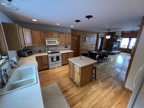 Refrigerador, microondas, horno, placa de cocina