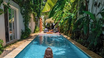 Outdoor pool, pool loungers