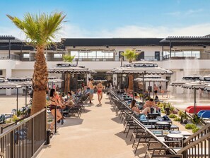 تناول الطعام بالخارج