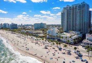 A beachfront hotel with multiple high-rise buildings, a sandy beach, and palm trees. - Fully renovated - 12ft island - 1.2G Wifi (Fort Lauderdale)