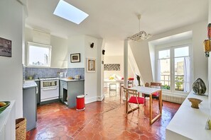 Interior - Eiffel Tower views - Bright - Spacious, calm apartment with elegant decoration (Paris)