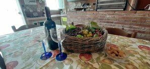Dining - Villa on the beach and sea, with garden and internal parking, view of Etna (Villaggio San Leonardo)