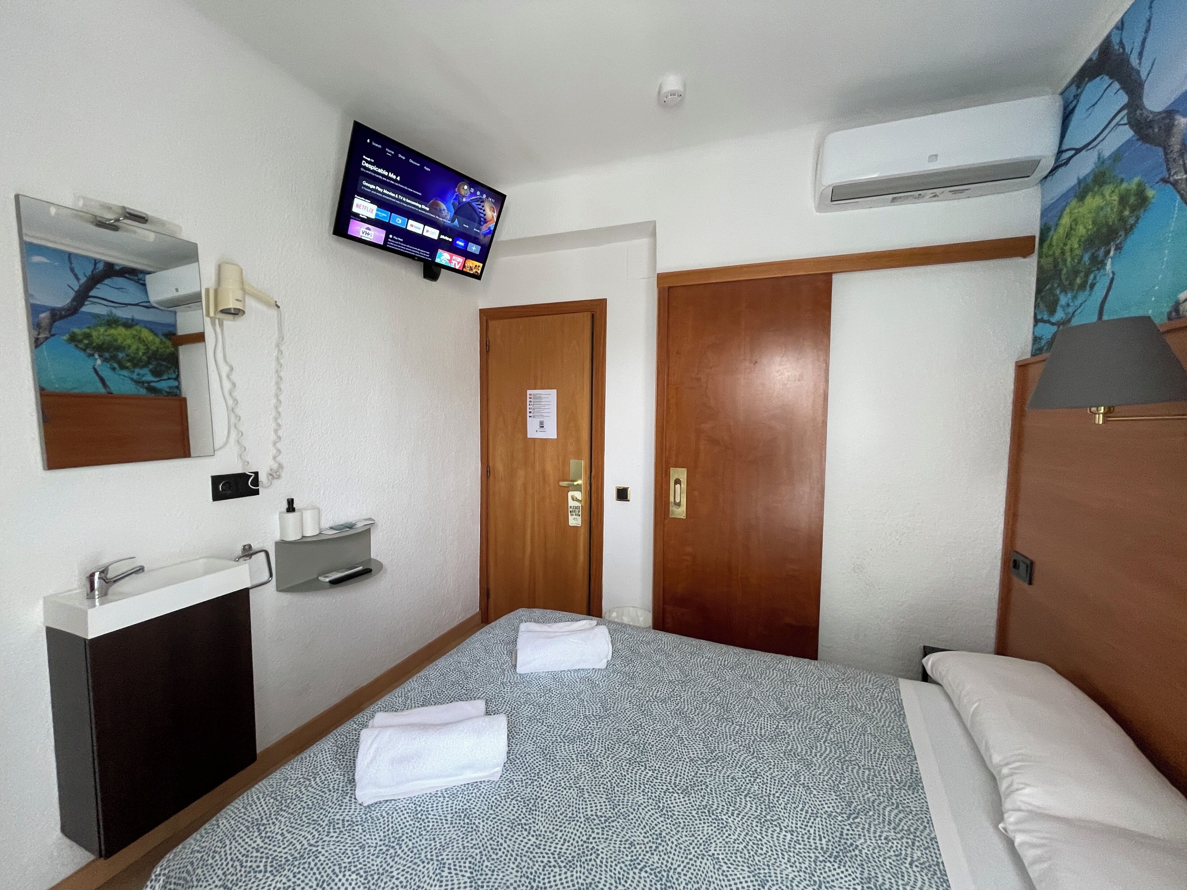 Phòng Tiêu chuẩn | Chăn bông, nệm cao su hoạt tính (memory foam) 