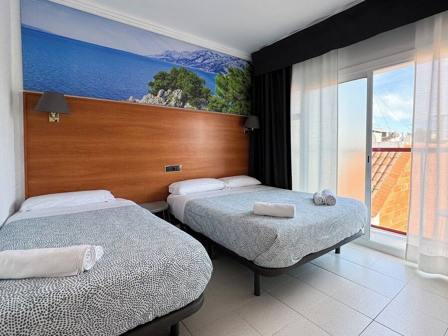 Quarto triplo econômico | Edredons de pluma, camas com colchões de espuma com sistema de memória