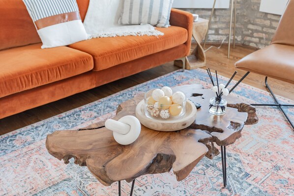 Smart TV - Chic|Comfy|Stylish| 2BD 2BA - Little India (Chicago)