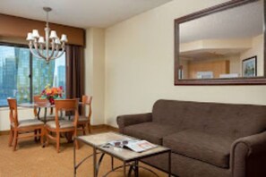 Monitor de computadora y impresora