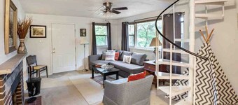 Quaker Hill Cottage on gated estate with fire pit & hiking trails