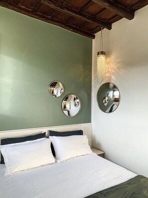 1 bedroom, desk, free WiFi, bed sheets