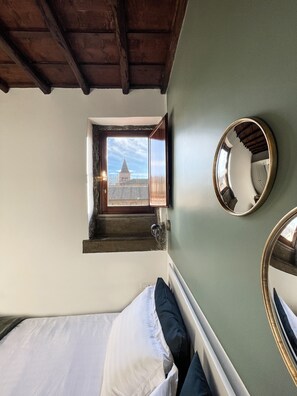 1 bedroom, desk, free WiFi, bed sheets