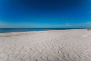 Beach nearby, sun loungers, beach towels