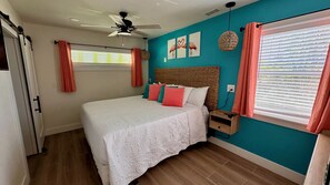 2 bedrooms, desk, iron/ironing board, free WiFi - FLAMINGO Flair & WATERFRONT Air--PURE Paradise! (Madeira Beach)