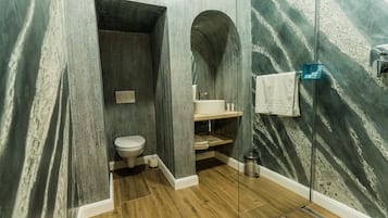 Family Apartment | Bathroom