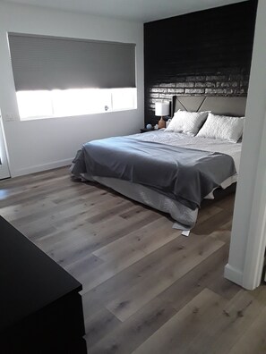 3 bedrooms, free WiFi, bed sheets, wheelchair access