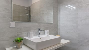 Căn hộ Exclusive | Phòng tắm | Đồ dùng nhà tắm miễn phí, máy sấy tóc, khăn tắm, xà phòng