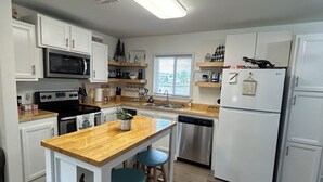 Kaffetrakter/tekoker, kjøleskap, mikrobølgeovn og ovn