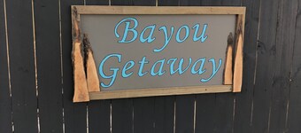 Right on the water! 3 Bedroom House, large deck, next to a kayak launch!