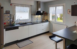 Réfrigérateur, four, plaque de cuisson, lave-vaisselle