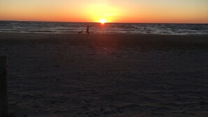 Unclassified image, 4 of 14, button - Cute Wasaga Beach Studio, short walk to the world's largest freshwater beach! (Wasaga Beach)