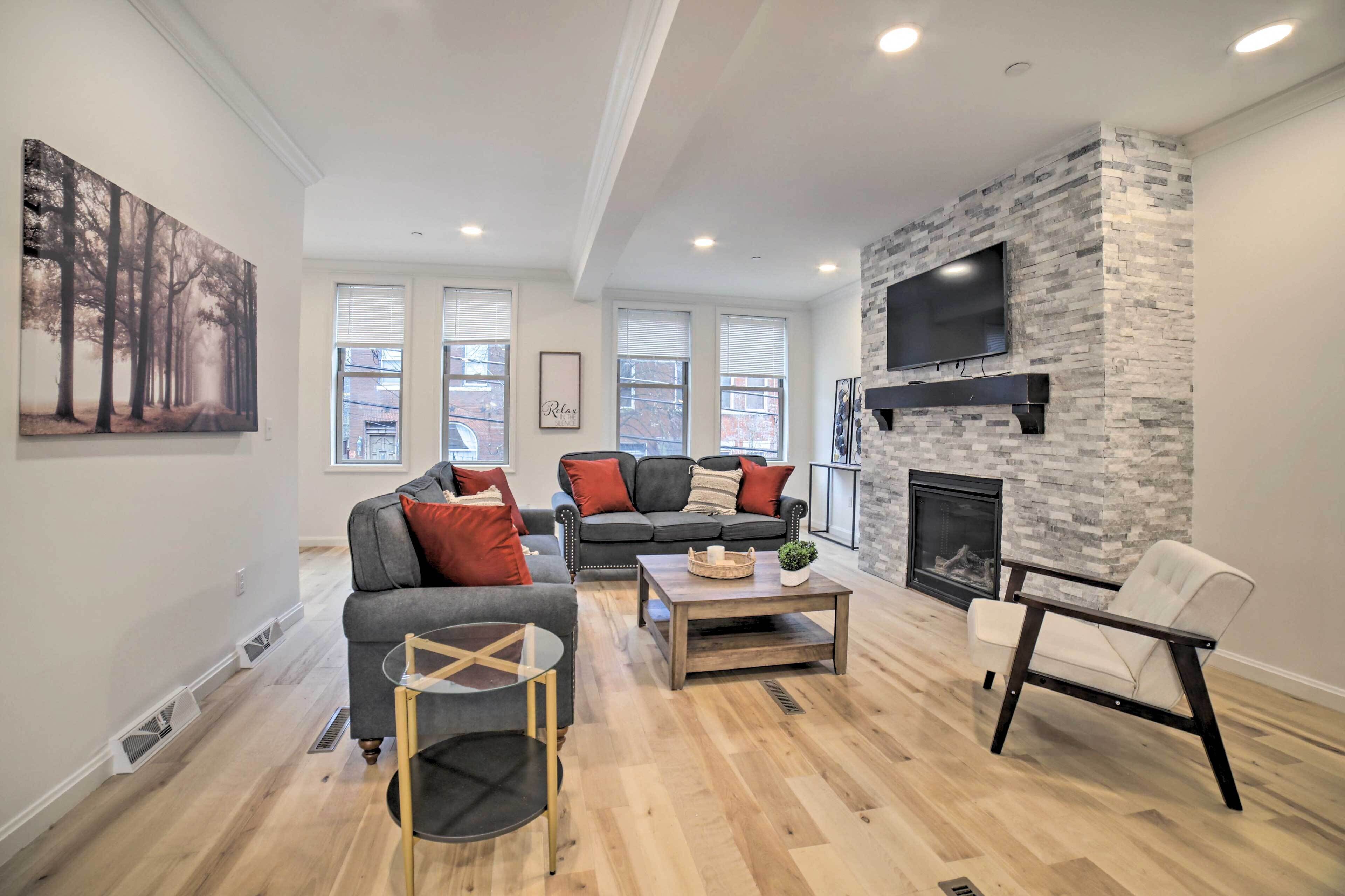 Stylish Pittsburgh Townhouse w/ City Views!