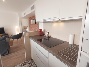 Fridge, microwave, oven, dishwasher - Del Parque Flats Interpares Swimmingpool (Malaga)