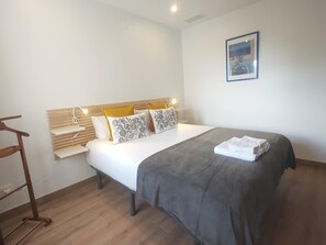 2 bedrooms, iron/ironing board, internet, bed sheets - Del Parque Flats Interpares Swimmingpool (Malaga)