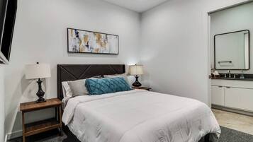 2 bedrooms, desk, iron/ironing board, travel crib