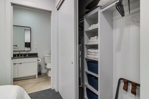 2 bedrooms, desk, iron/ironing board, travel crib