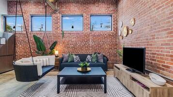 Smart-TV, videospill, fotballspill og bøker