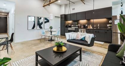 Lux Downtown Flat with Gameroom & Fire Pit